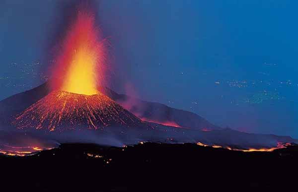 Извержение 2011 Вулкана Этна.